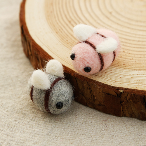 2 kinds of wool felt bees DIY handmade materials